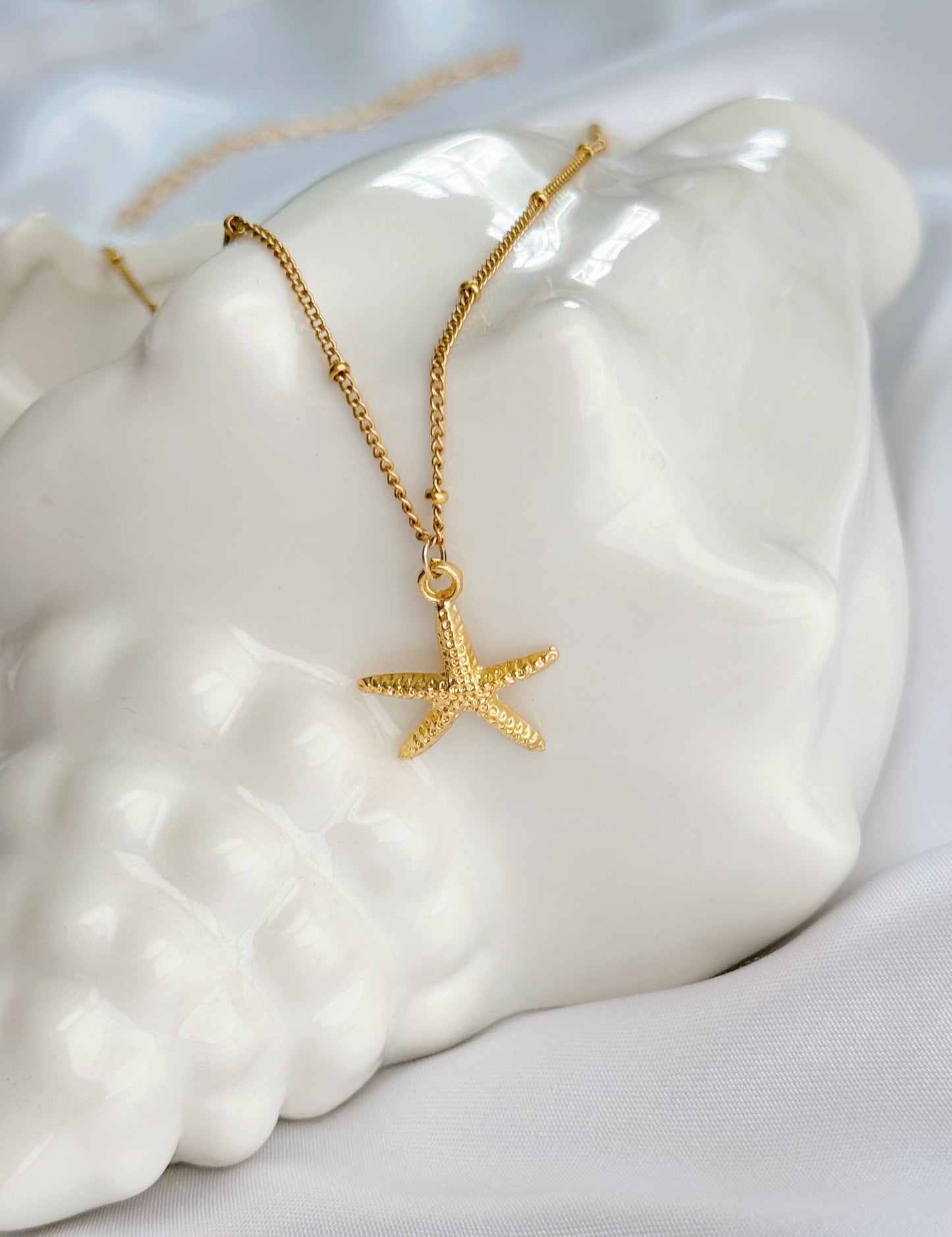 Gold starfish necklace