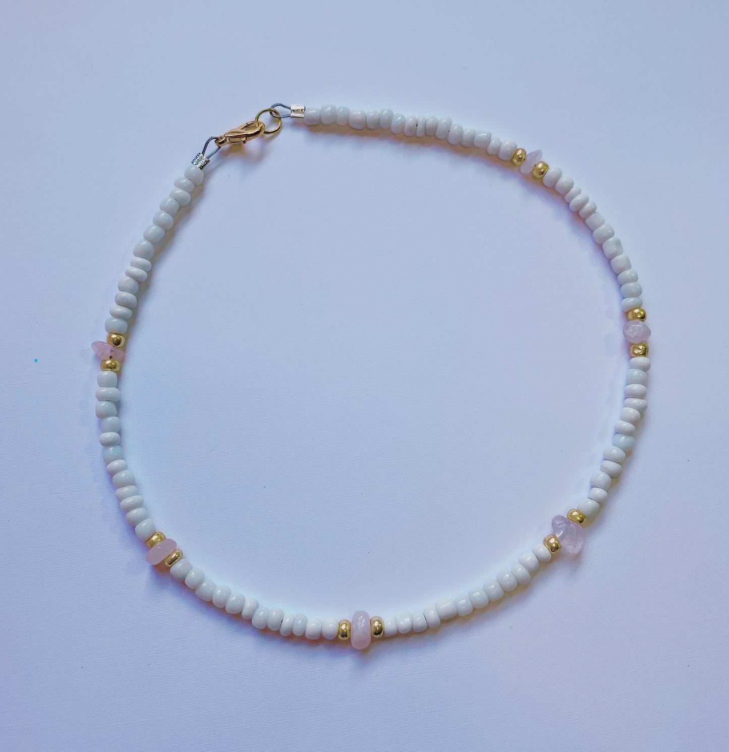 Gemstone pattern beaded necklace