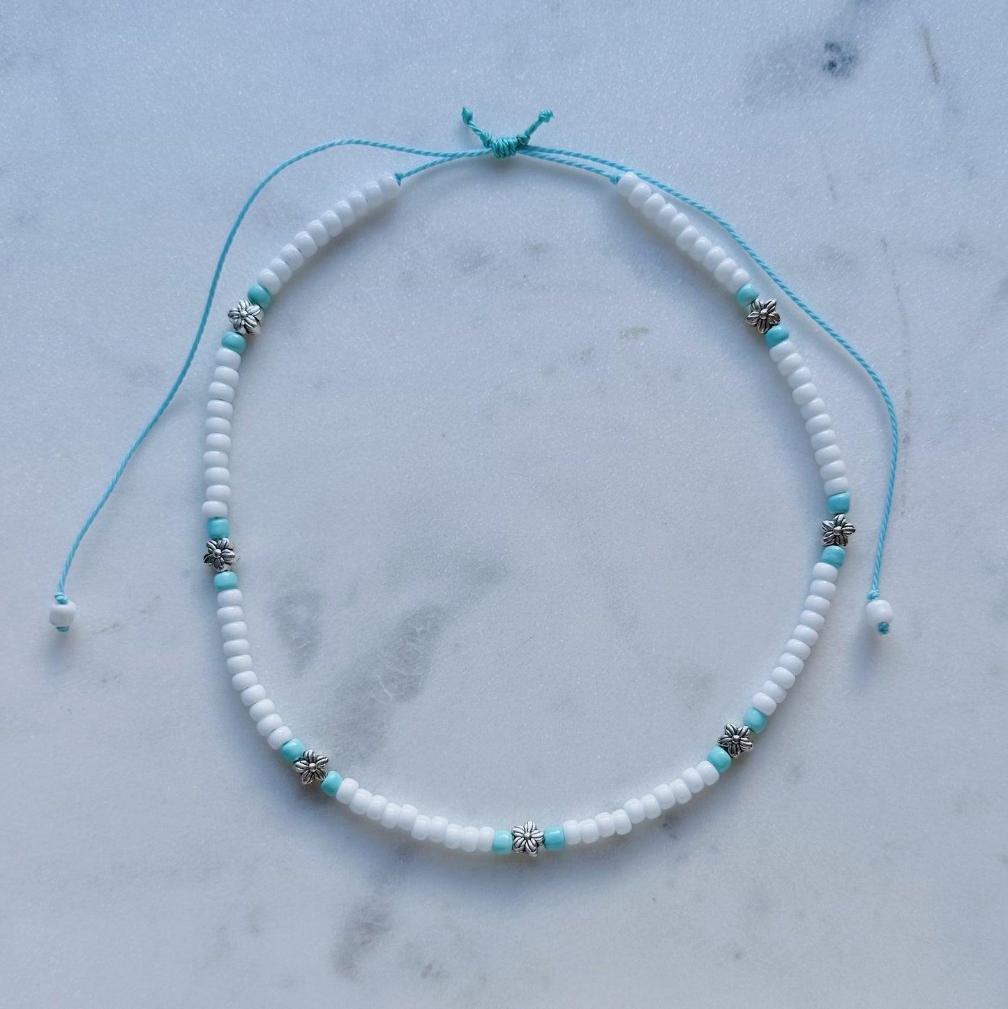 Daisy beaded adjustable necklace