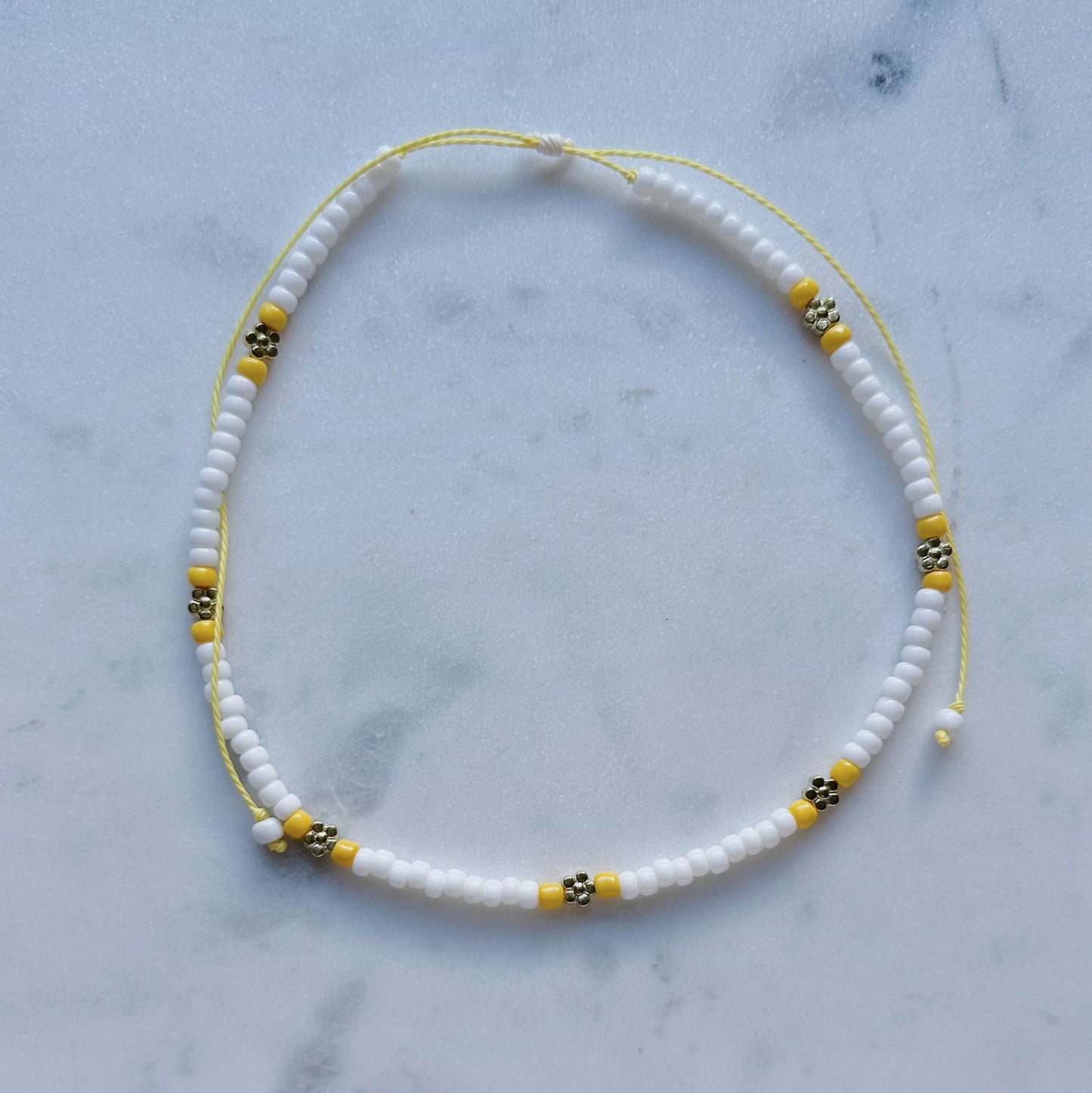 Daisy beaded adjustable necklace