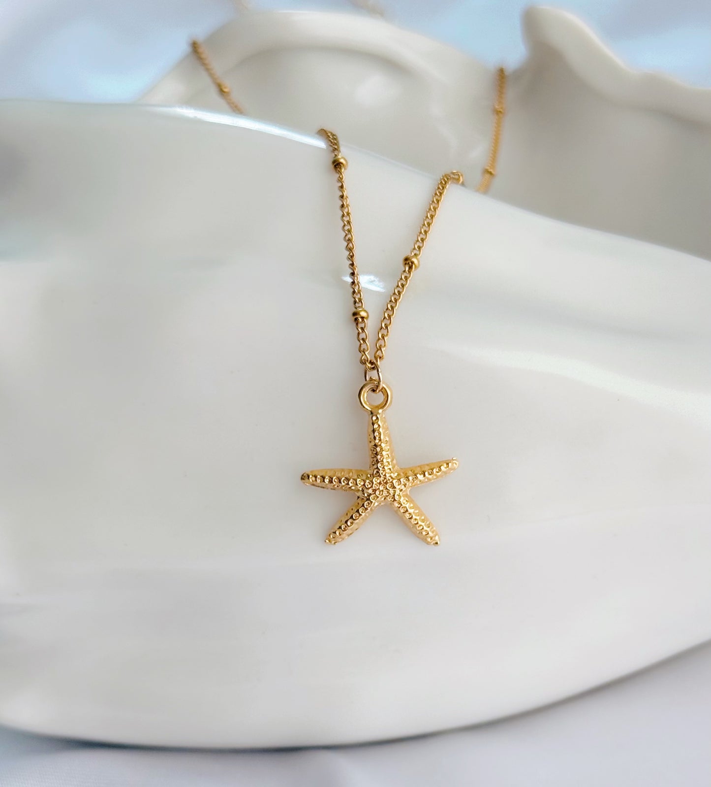 Gold starfish necklace