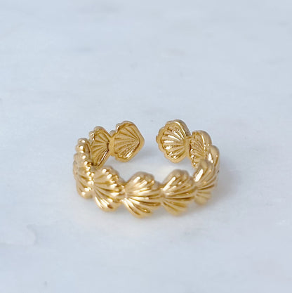 Chunky gold seashell ring