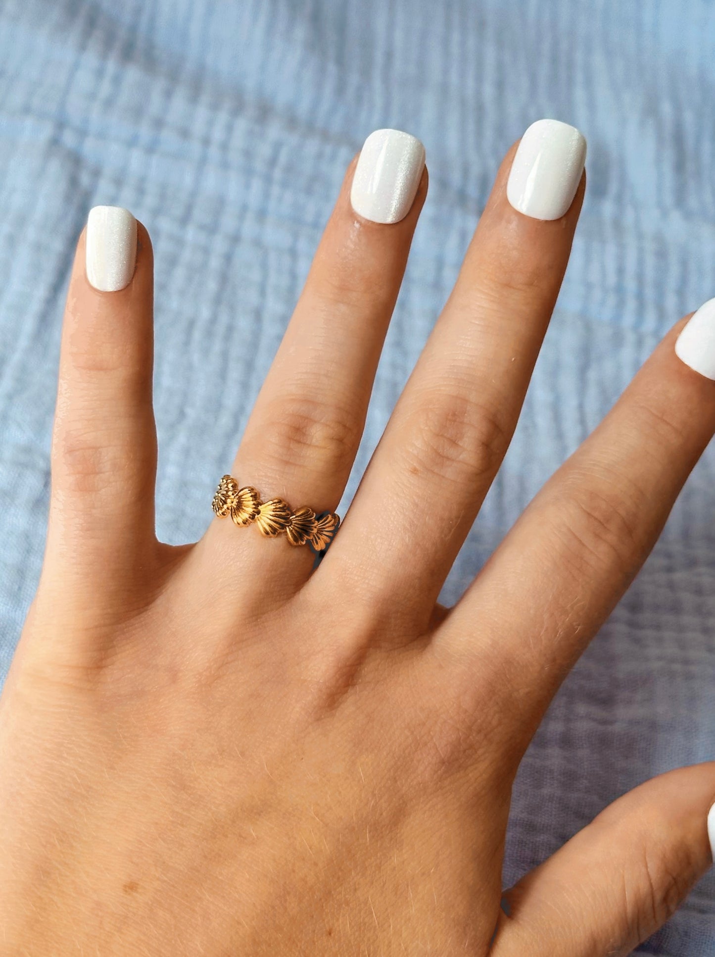 Chunky gold seashell ring