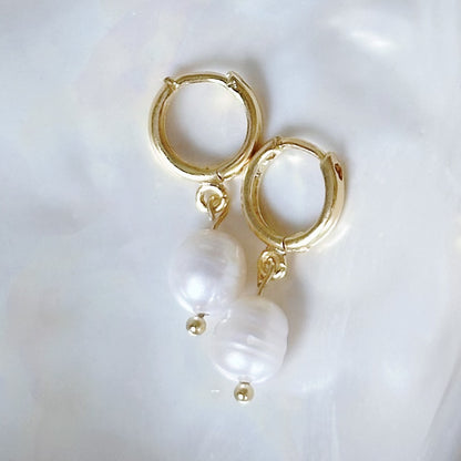 Oval pearl huggie earrings