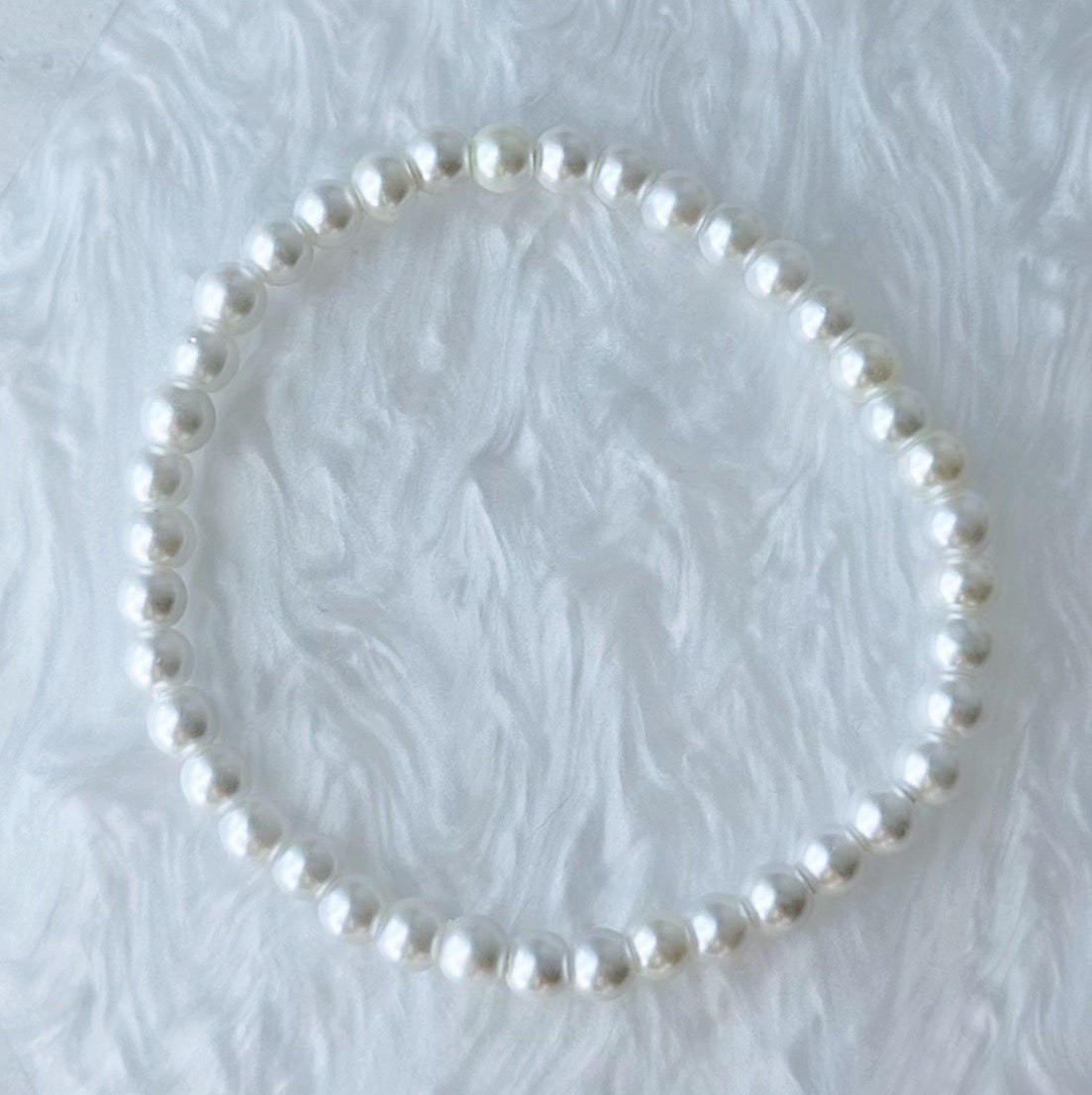 Dainty pearl bracelet