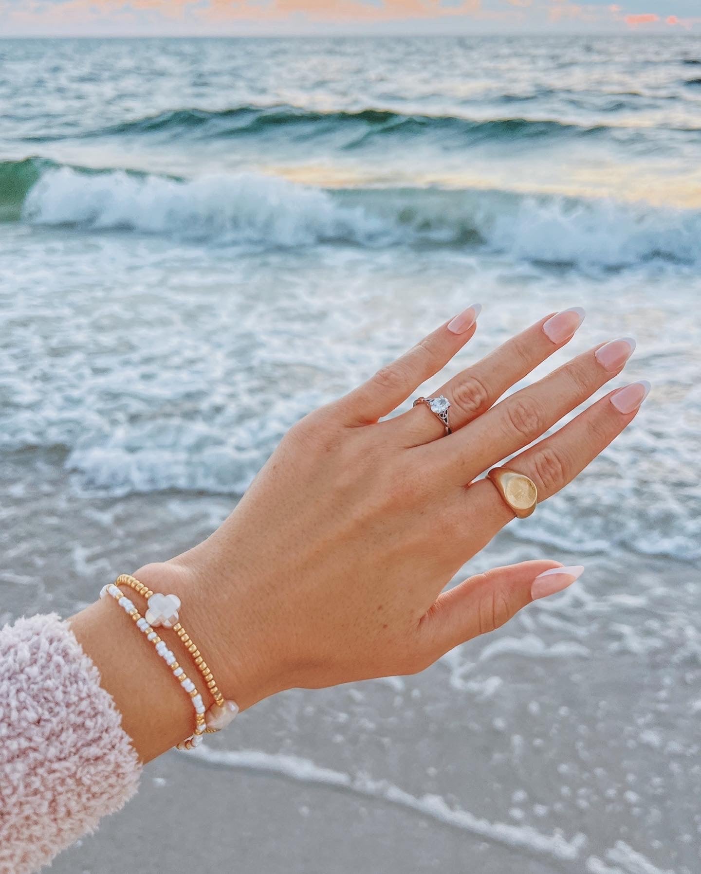 Dainty clover beaded bracelet