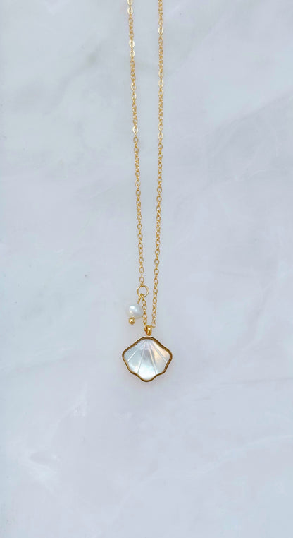 Capri Gold Enamel Seashell Necklace and Ring Gift Set