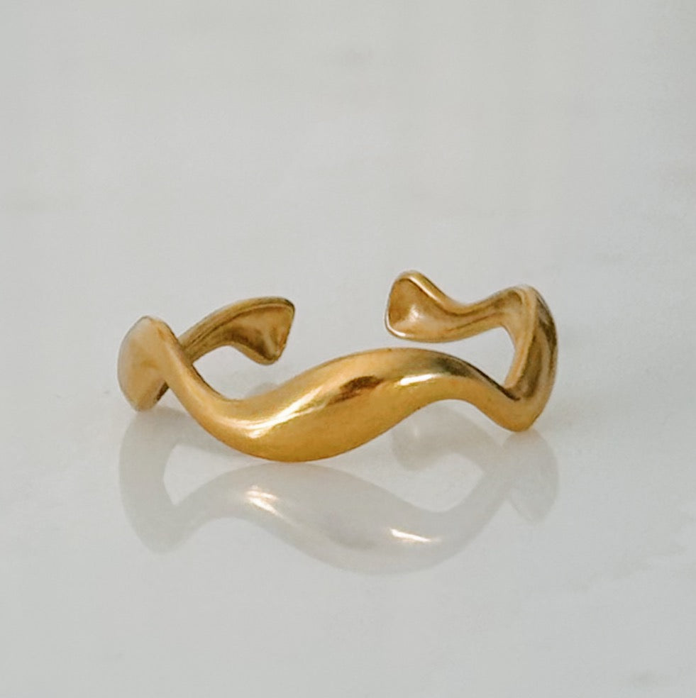 Dainty Golden Wave Ring