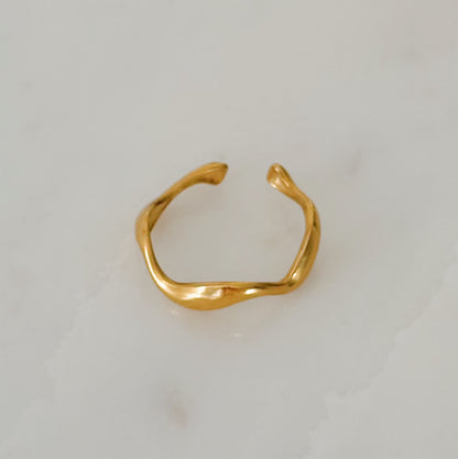 Dainty Golden Wave Ring