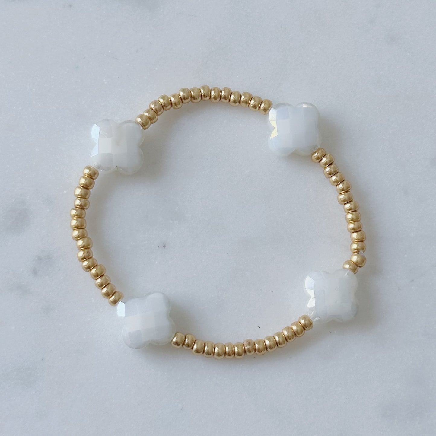 Dainty clover beaded bracelet