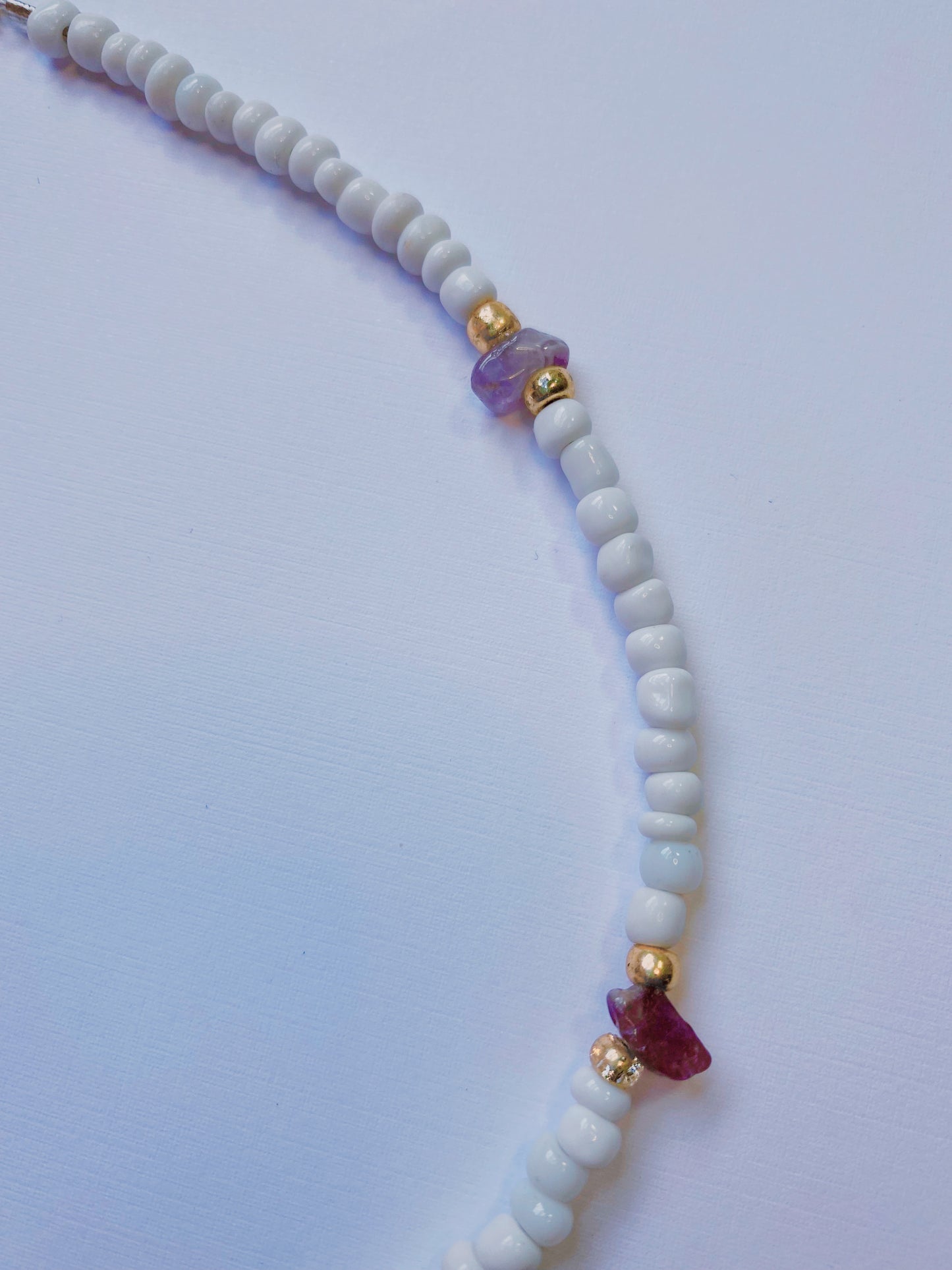 Gemstone pattern beaded necklace