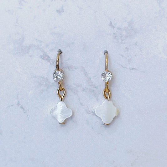 Elegant dainty clover earrings