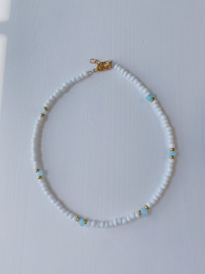 Gemstone pattern beaded necklace