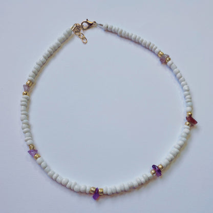 Gemstone pattern beaded necklace