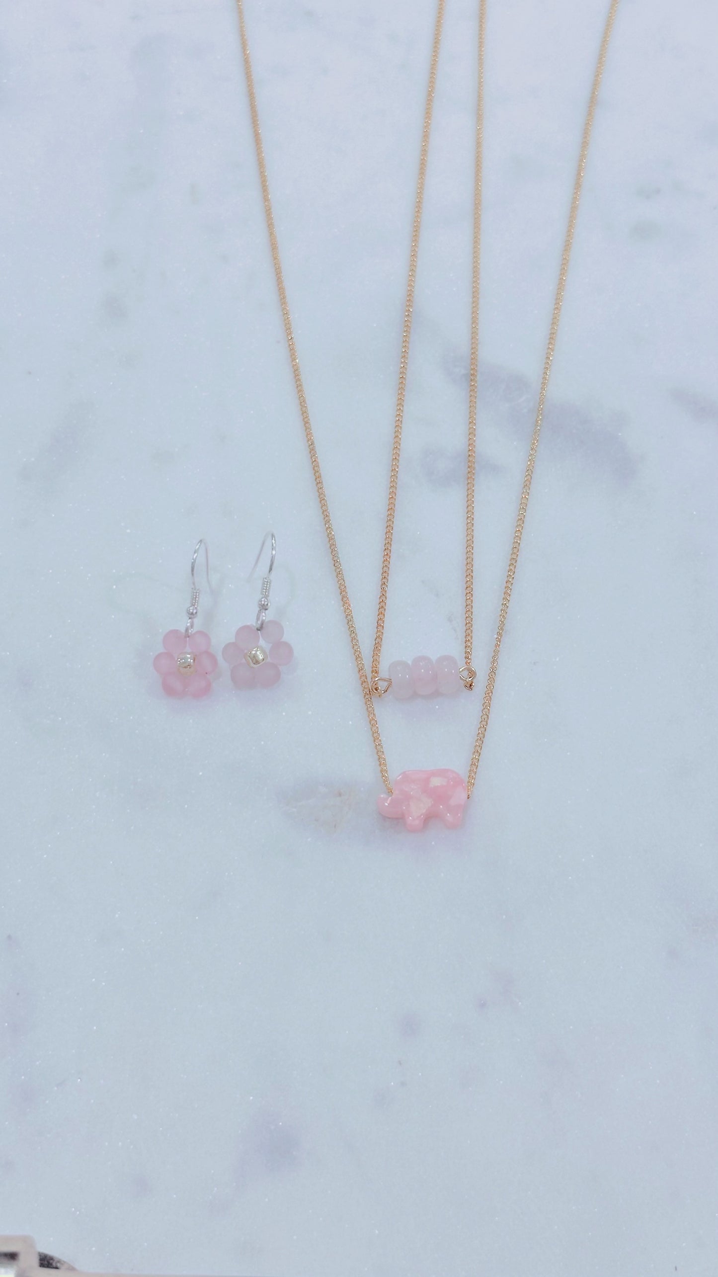 Dainty rose quartz necklace