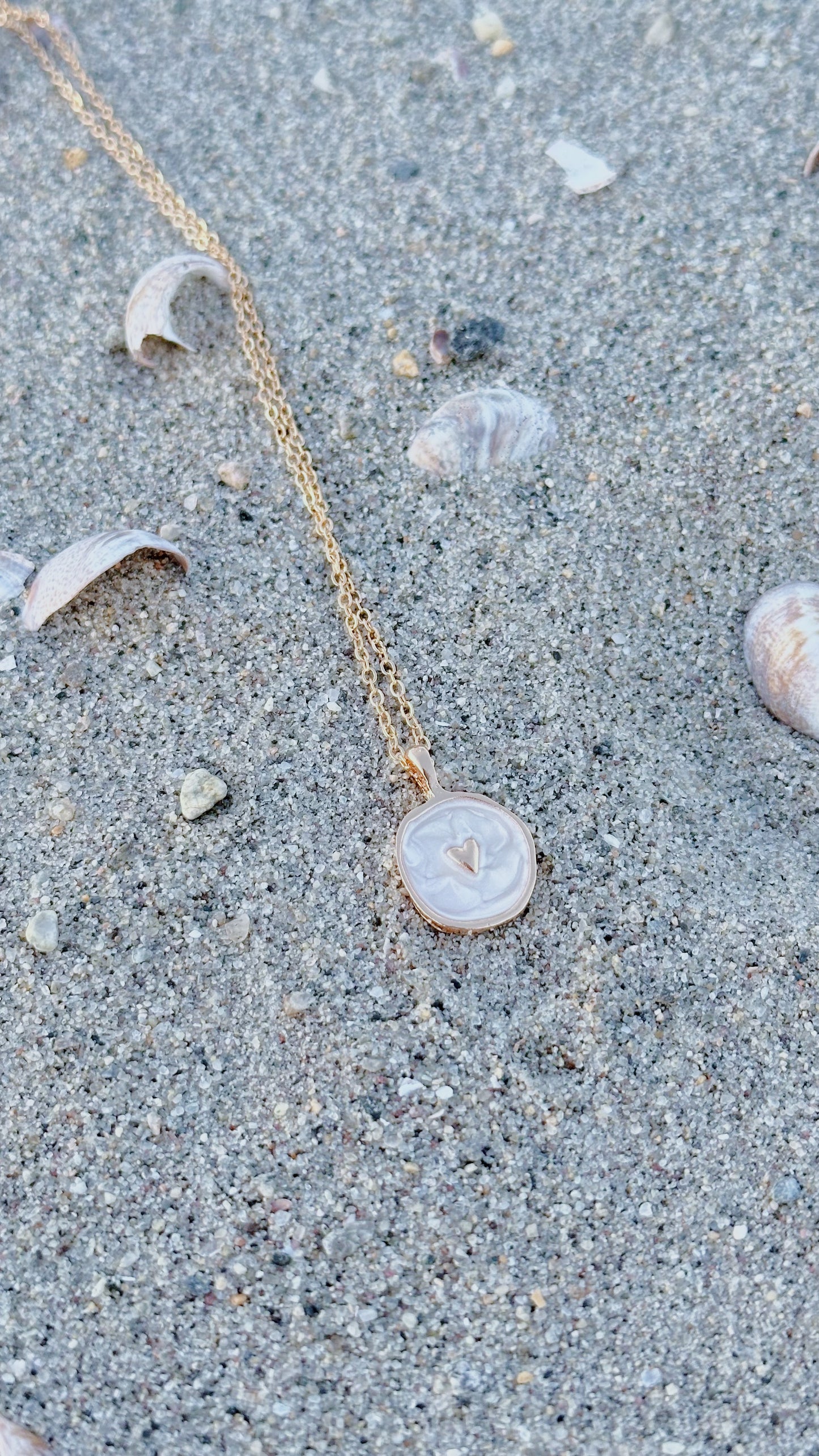 Pearly heart pendant necklace