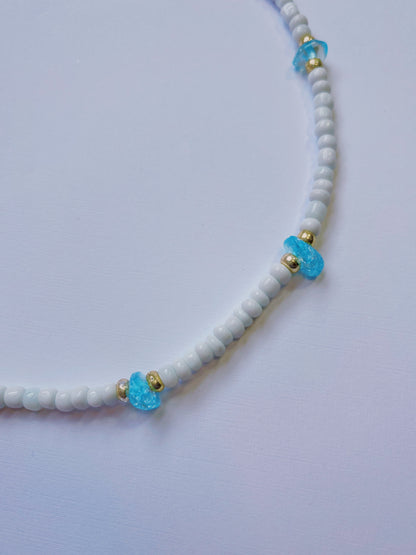 Gemstone pattern beaded necklace