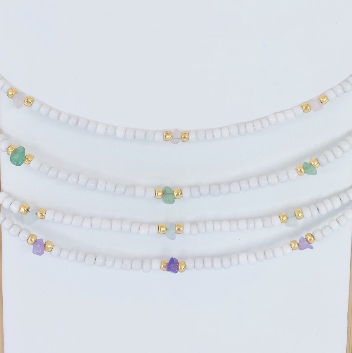 Gemstone pattern beaded necklace